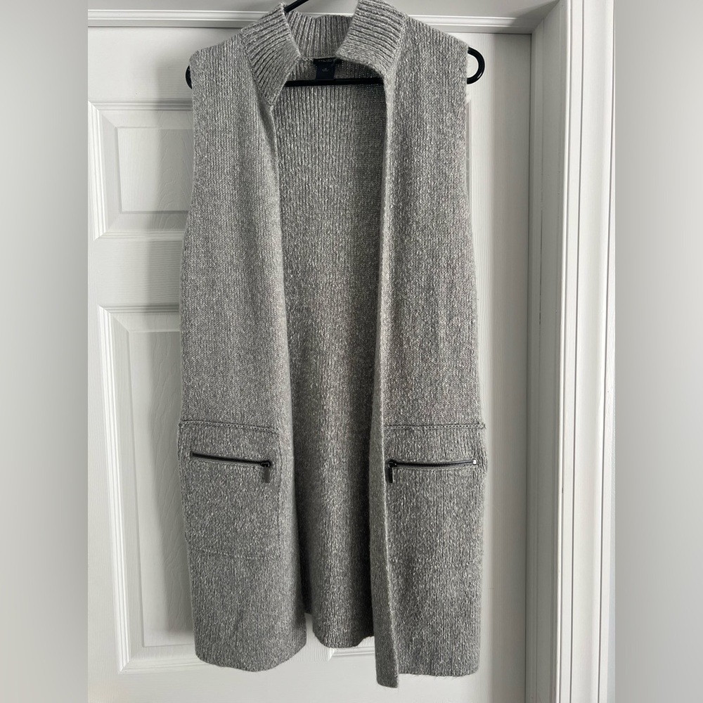 Ann Taylor Light Gray Sleeveless Knit Cardigan with Two Zip Pockets - Medium